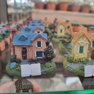 Casita decorativa 3 cm aprox