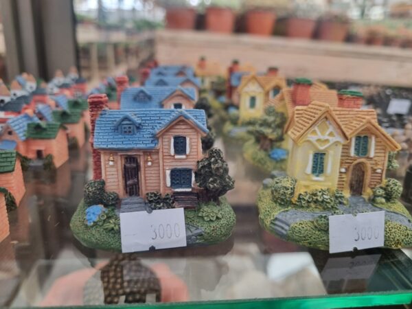 Casita decorativa 3 cm aprox